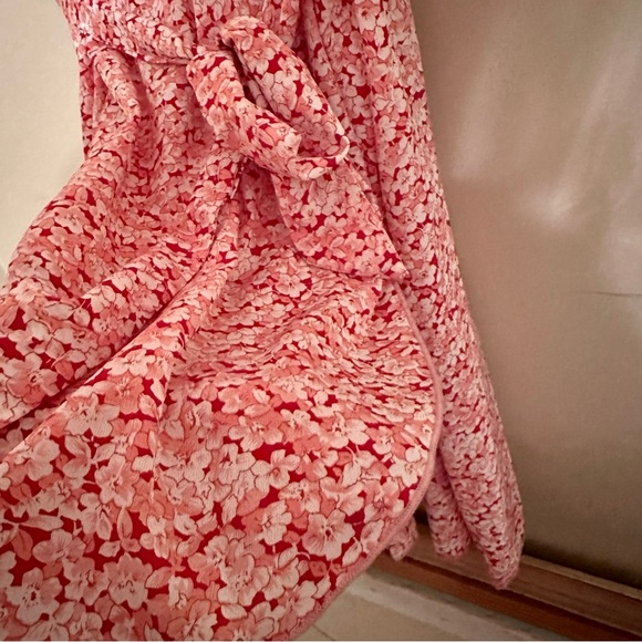 NWT Pink and Red Floral Wrap Boutique Dress 🌸 - Picture 6 of 8